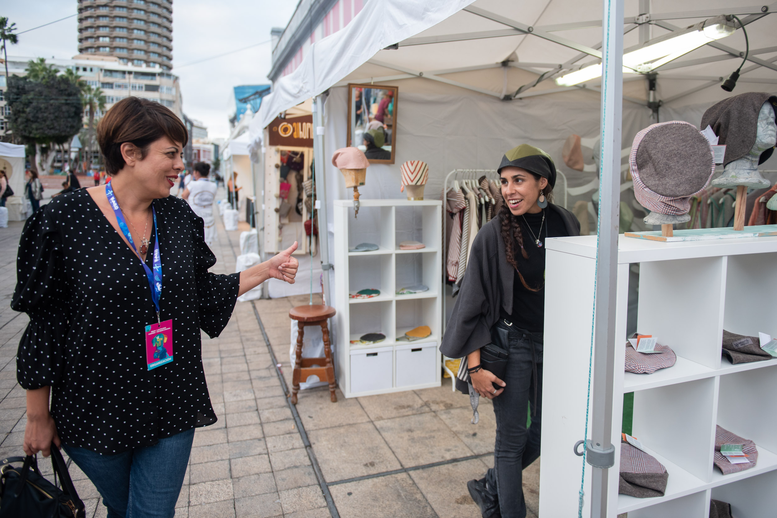 Las exclusivas creaciones de una treintena de artesanos de Gran Canaria deslumbran en el Festival Womad