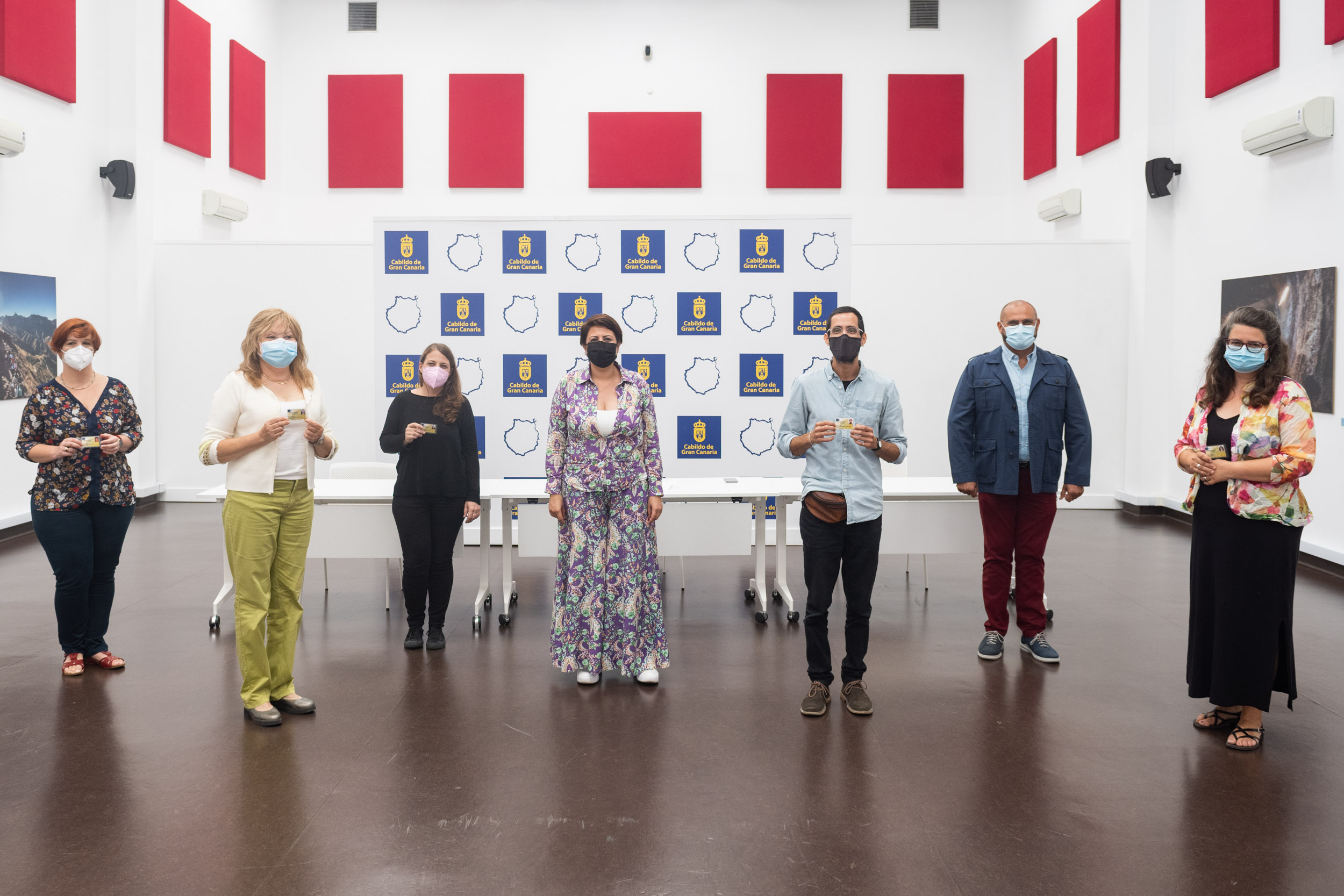 El Cabildo entrega el Carnet de la FEDAC a quince personas que se incorporan a la actividad artesanal