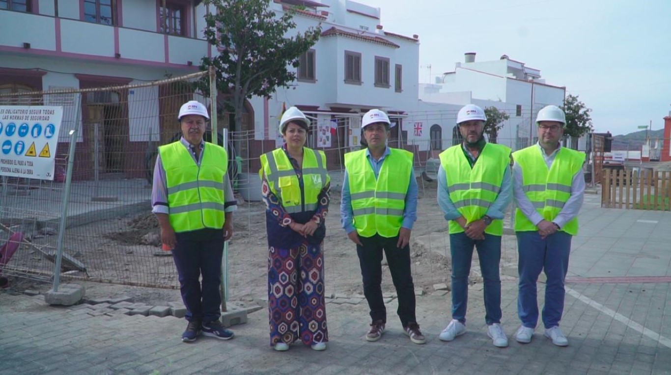 El Cabildo invierte 600.000 euros en la remodelación del casco y zona comercial de Artenara