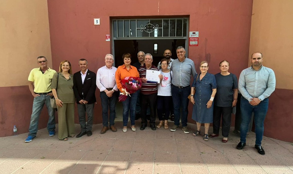 El Cabildo entrega un reconocimiento a los vecinos de La Pardilla por su esfuerzo en mantener la tradición de Los Finaos