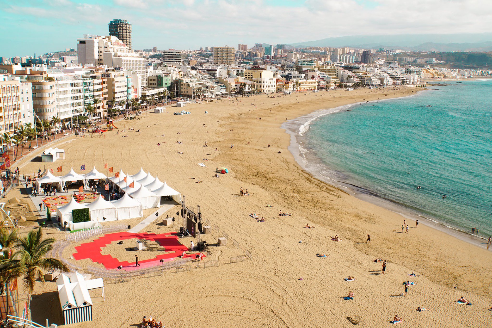 Vive el Verano de Gran Canaria Moda Cálida cierra un exitoso fin de semana de promoción de la ropa de baño en Las Canteras 