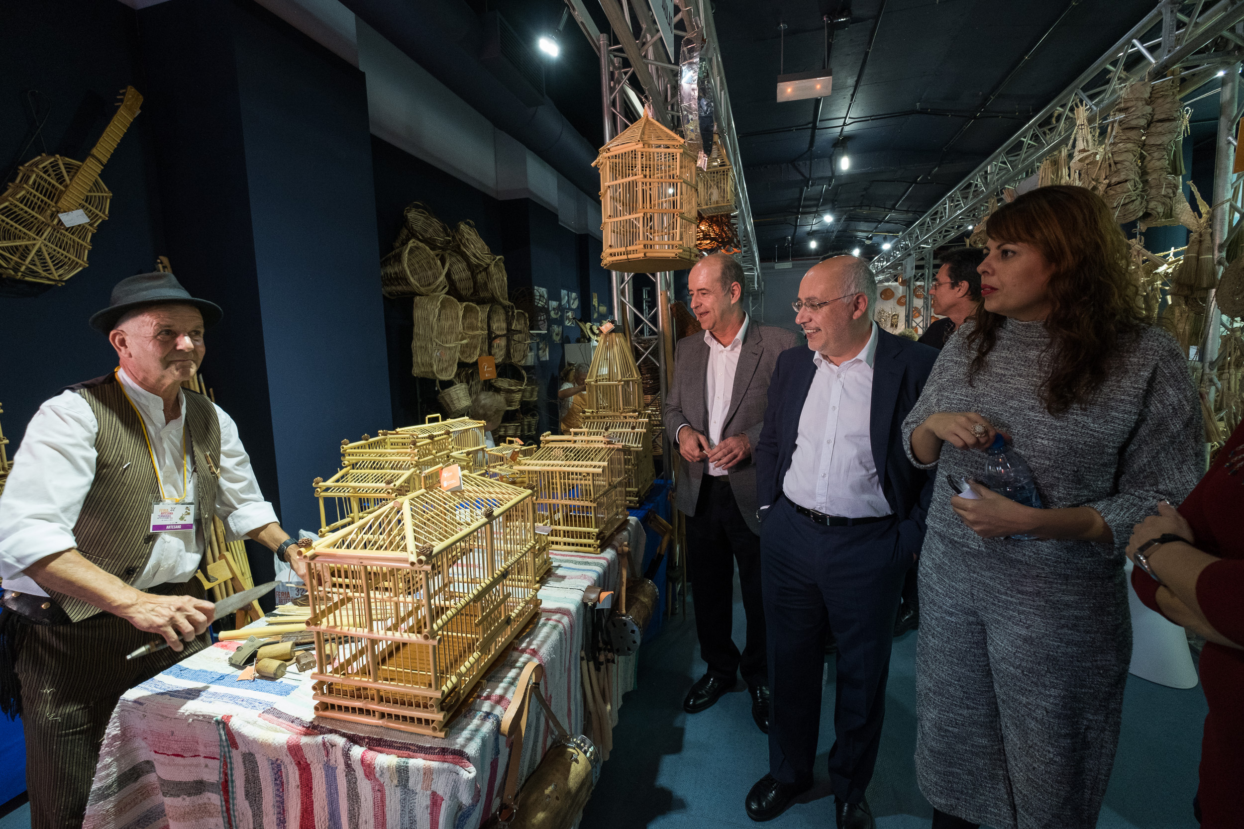 Los vanguardistas diseños salpicados de tradición de la Feria de Canarias demuestran que la artesanía está “más viva que nunca”