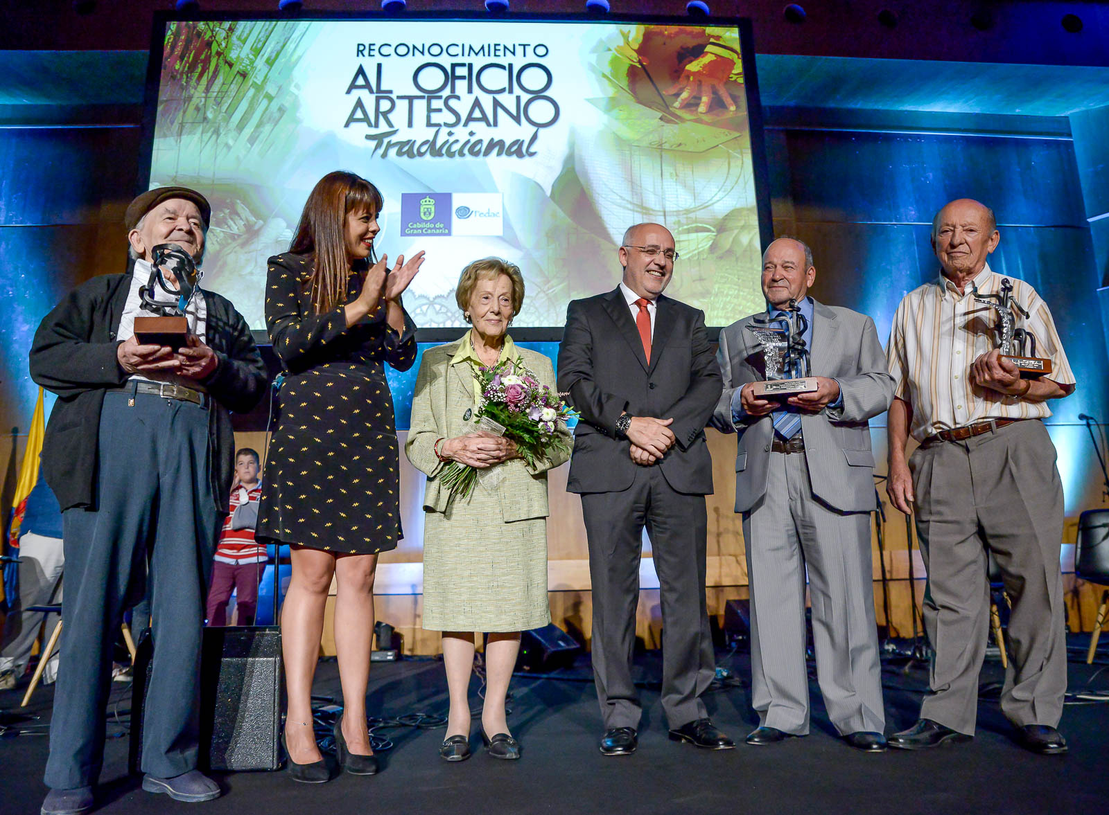 Entrañables y atrevidos, los artesanos homenajeados por el Cabildo hicieron reír y casi llorar al público